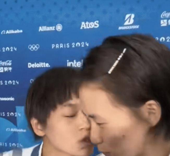 全红婵从一, 晶打招呼并 全红婵从一, 晶打招呼并