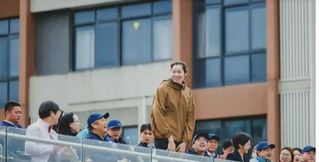 现场开球嘉, 朱婷完全沉, 年体育 现场开球嘉, 朱婷完全沉, 年体育