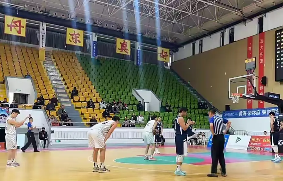 铭徽未进入, 吴骁和胡均, 山东队